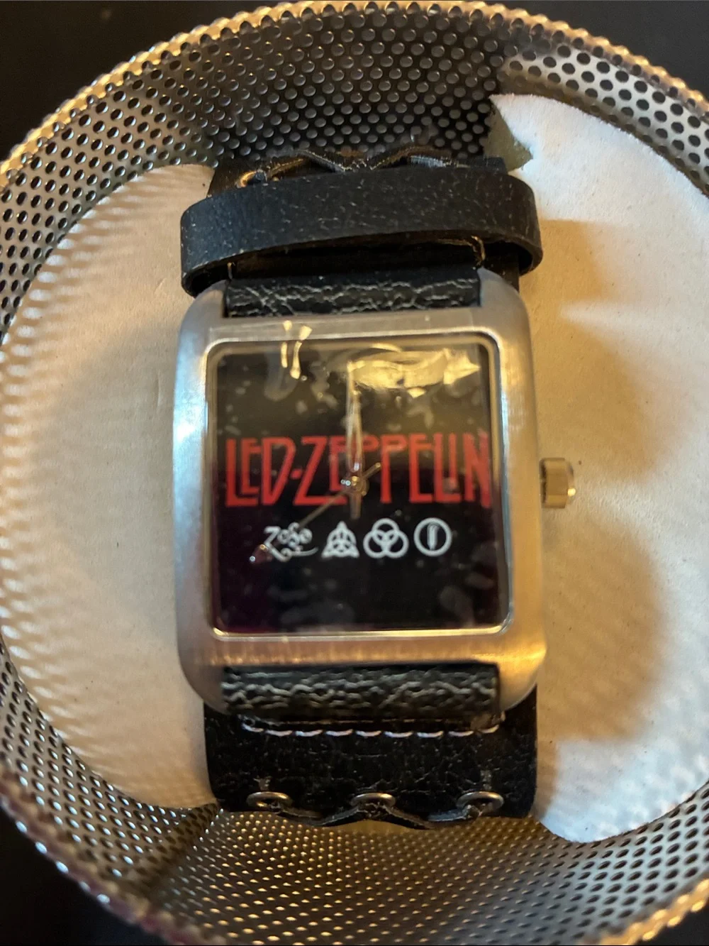 Led Zeppelin square face watch Only. Strap has broke. Pricing for watch face.